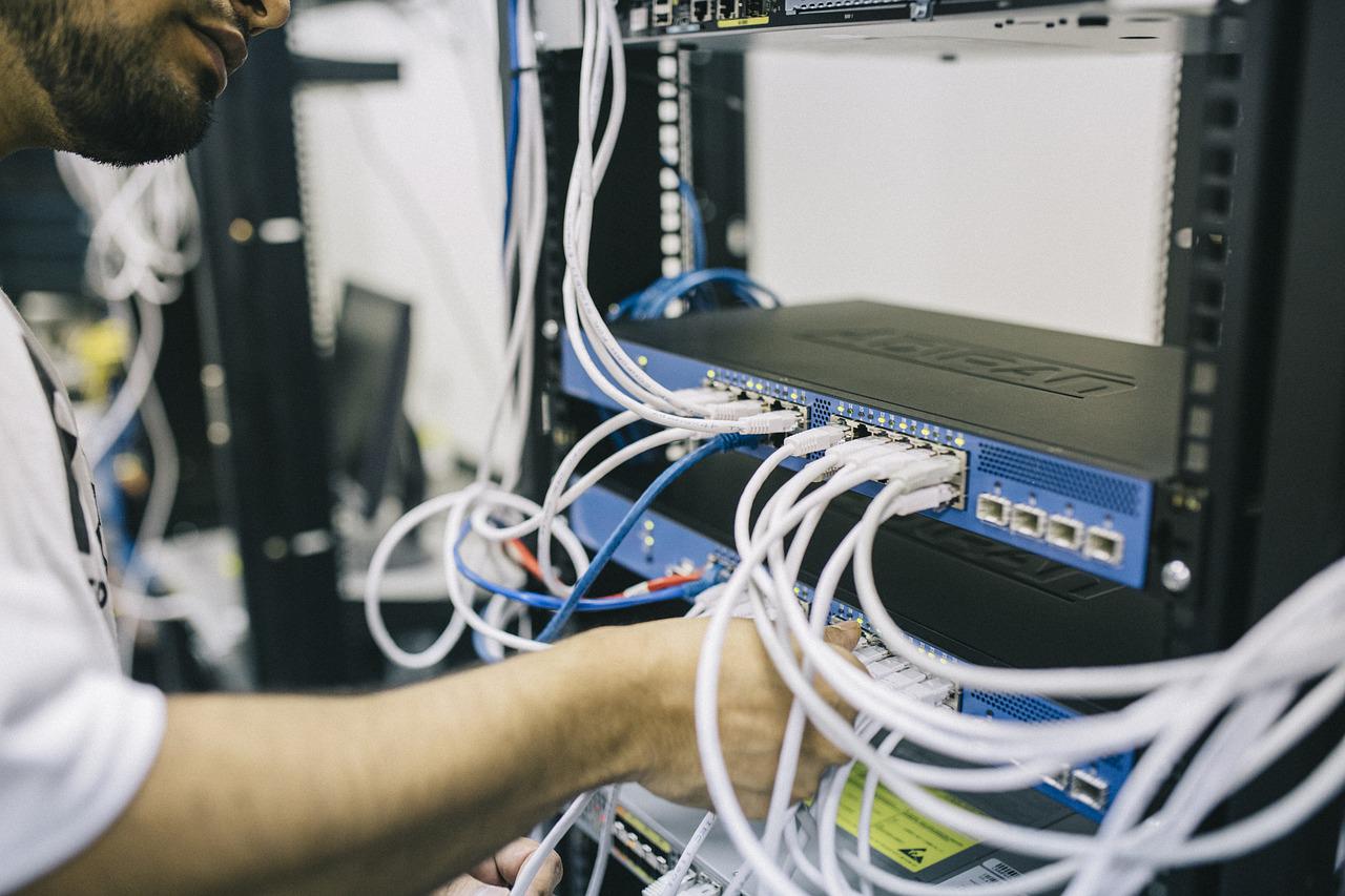 Network Solution 5 engineer, fiber, fieldengineer-2558705.jpg